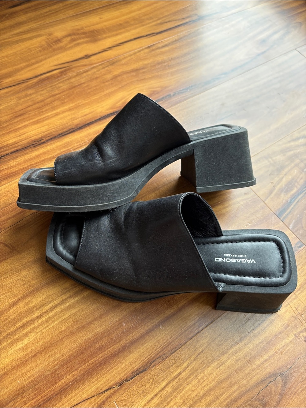 Vagabond Black Leather Square-Toe Slide Mules - Picture 2 of 5